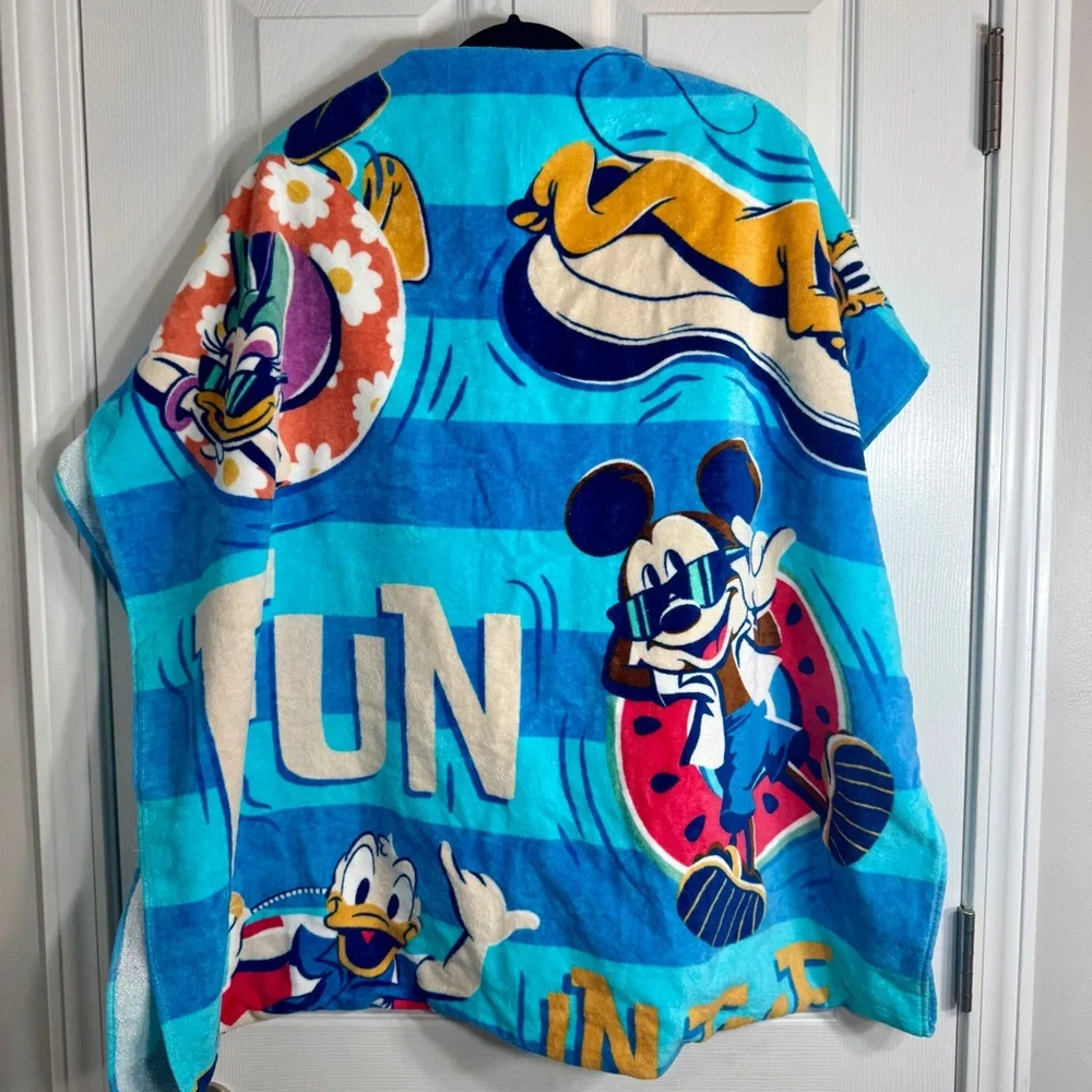 NWT. Disney beach towel featuring Mickey Mouse and others. “FUN IN THE SUN